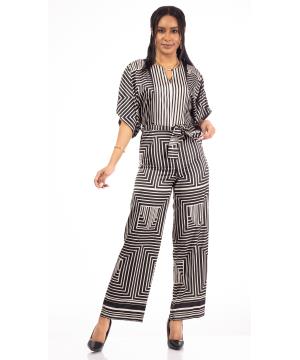 Jumpsuit decorated with lines 