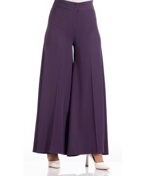 Wide cut trousers with distinctive summer materia