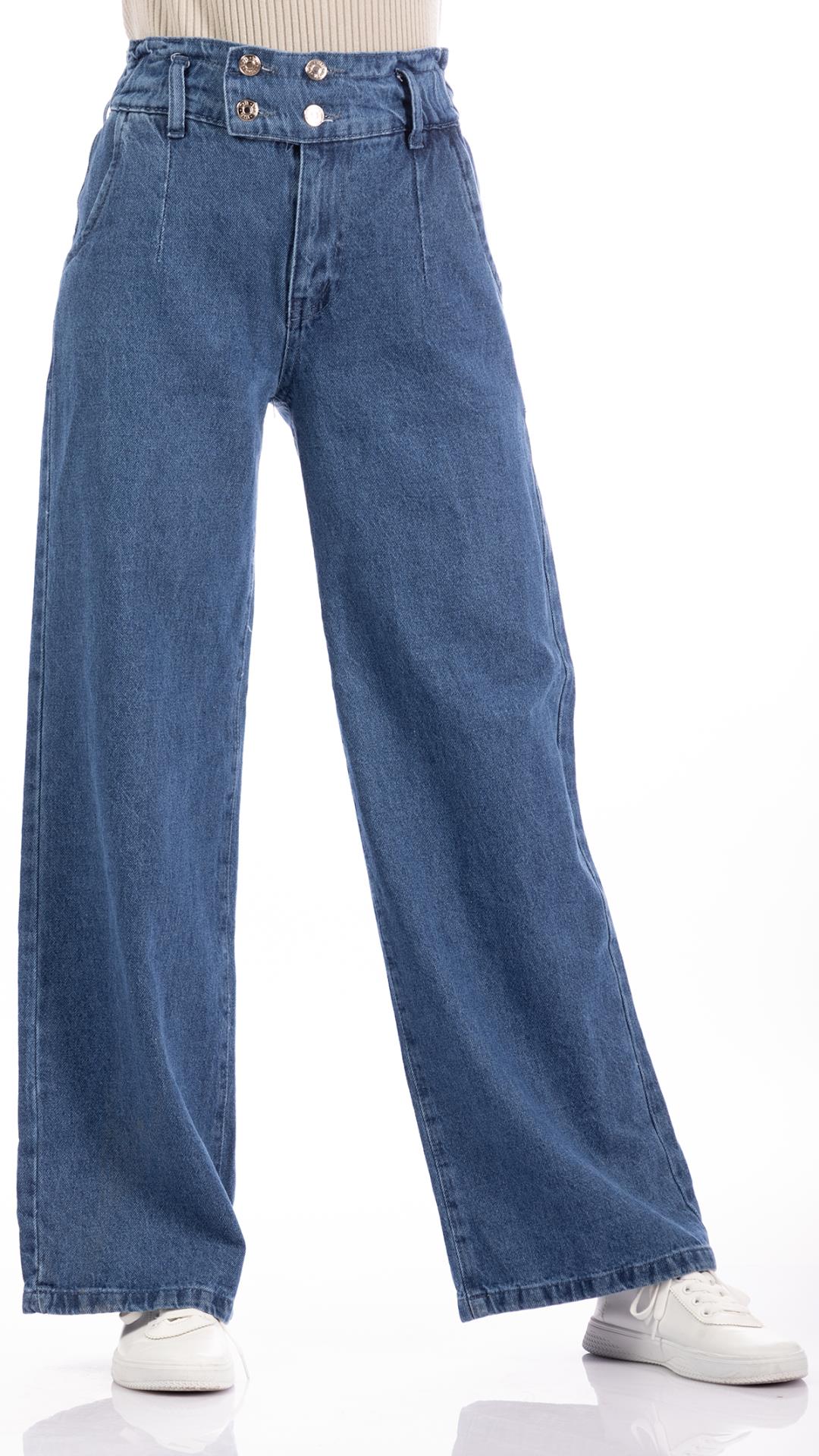 jeans with four buttons at the waist 