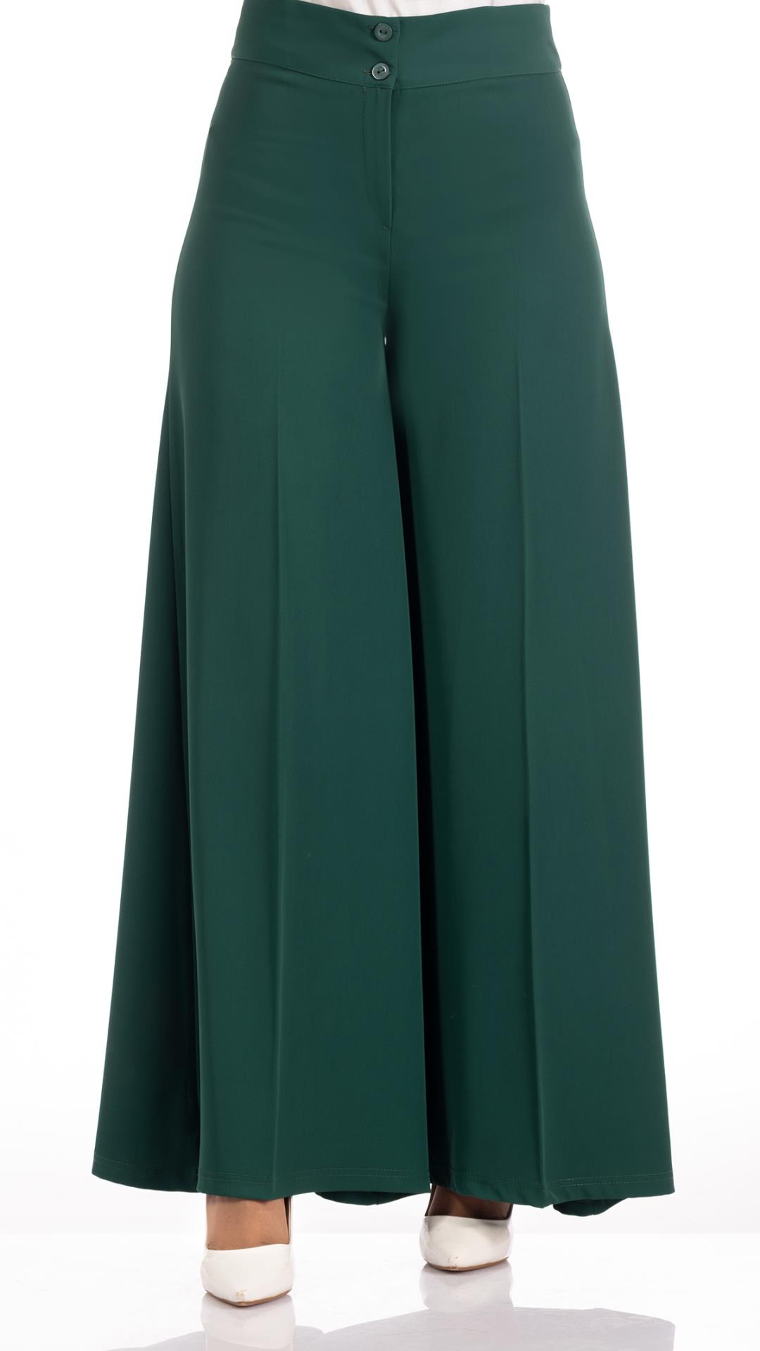 Wide cut trousers with distinctive summer material