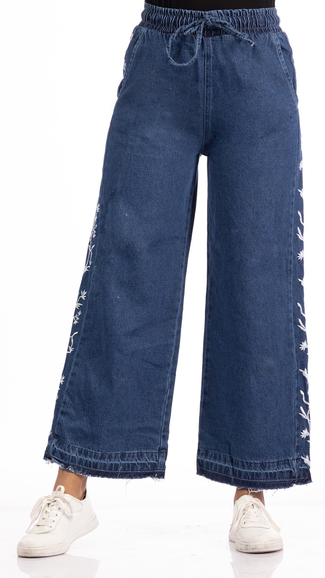 Jeans decorated with white drawings on the side 