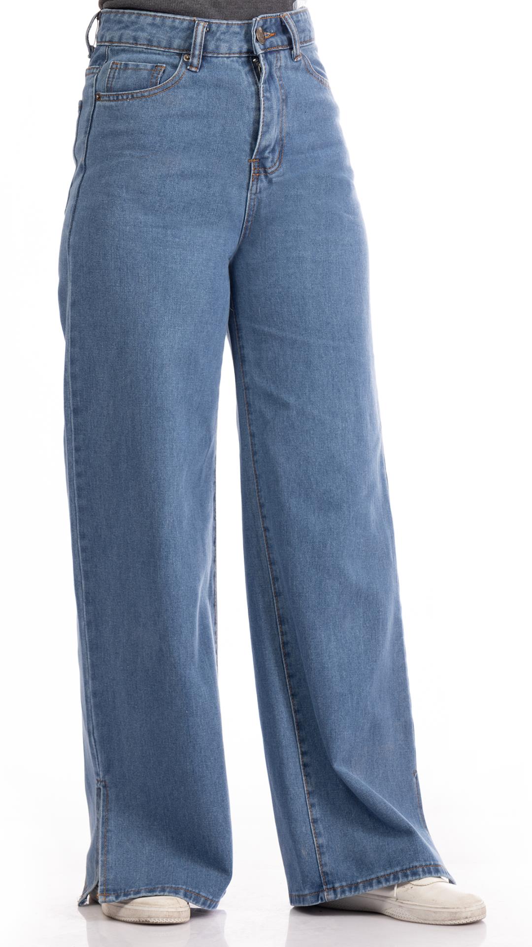 Wide jeans with a small silt at the side