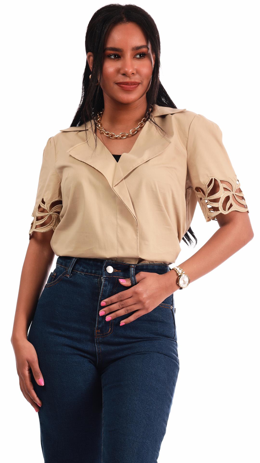 Blouse with a distinctive design on the sleeve 