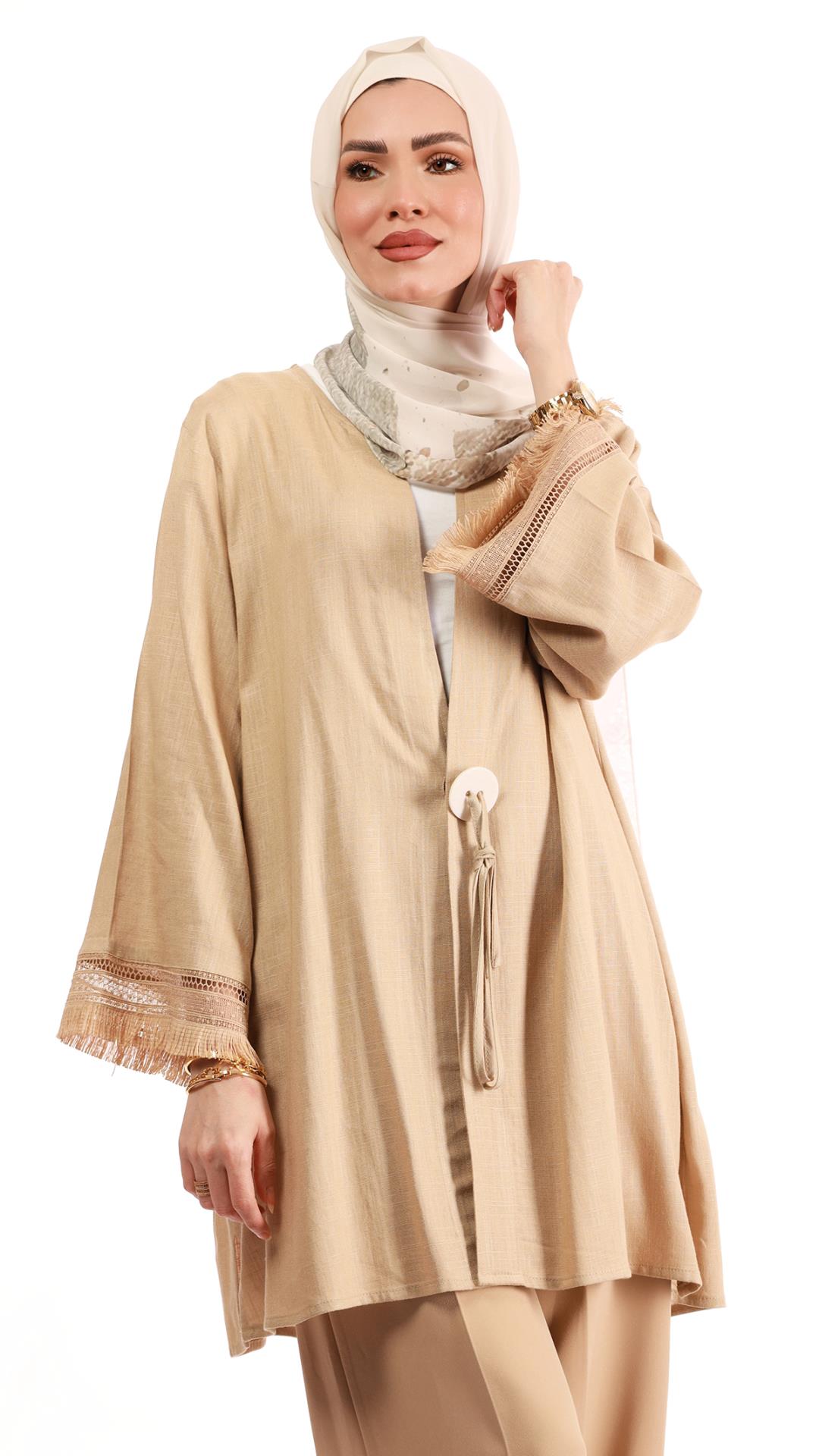 Lace bisht on sleeves 