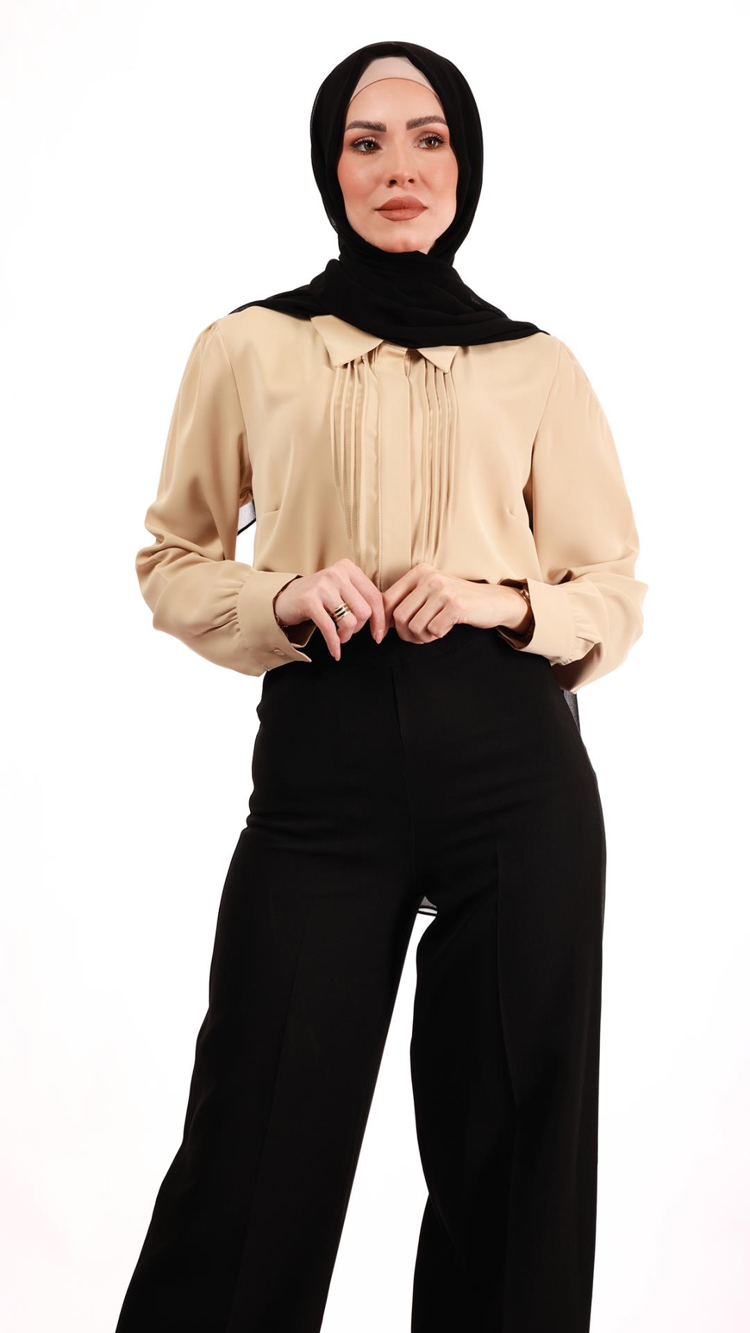 Plain shirt with pleated front
