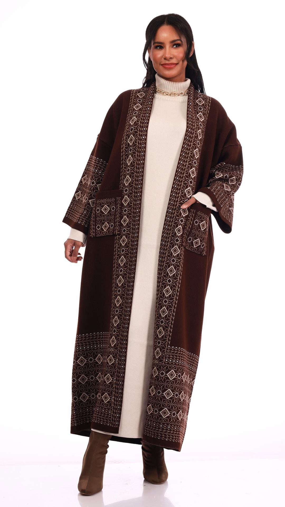 Long wool Bisht in the form of peasant embroidery 