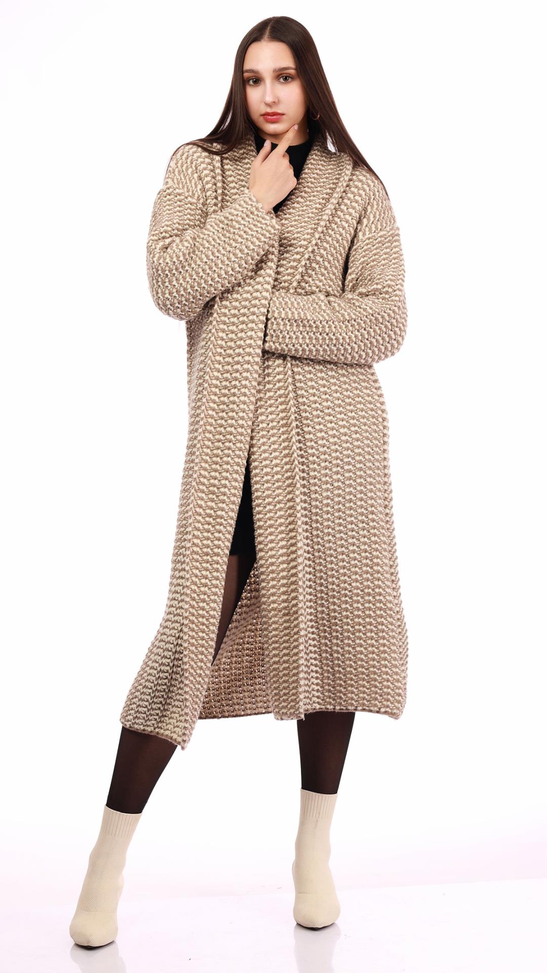 Long wool jacket with distinctive knitting  