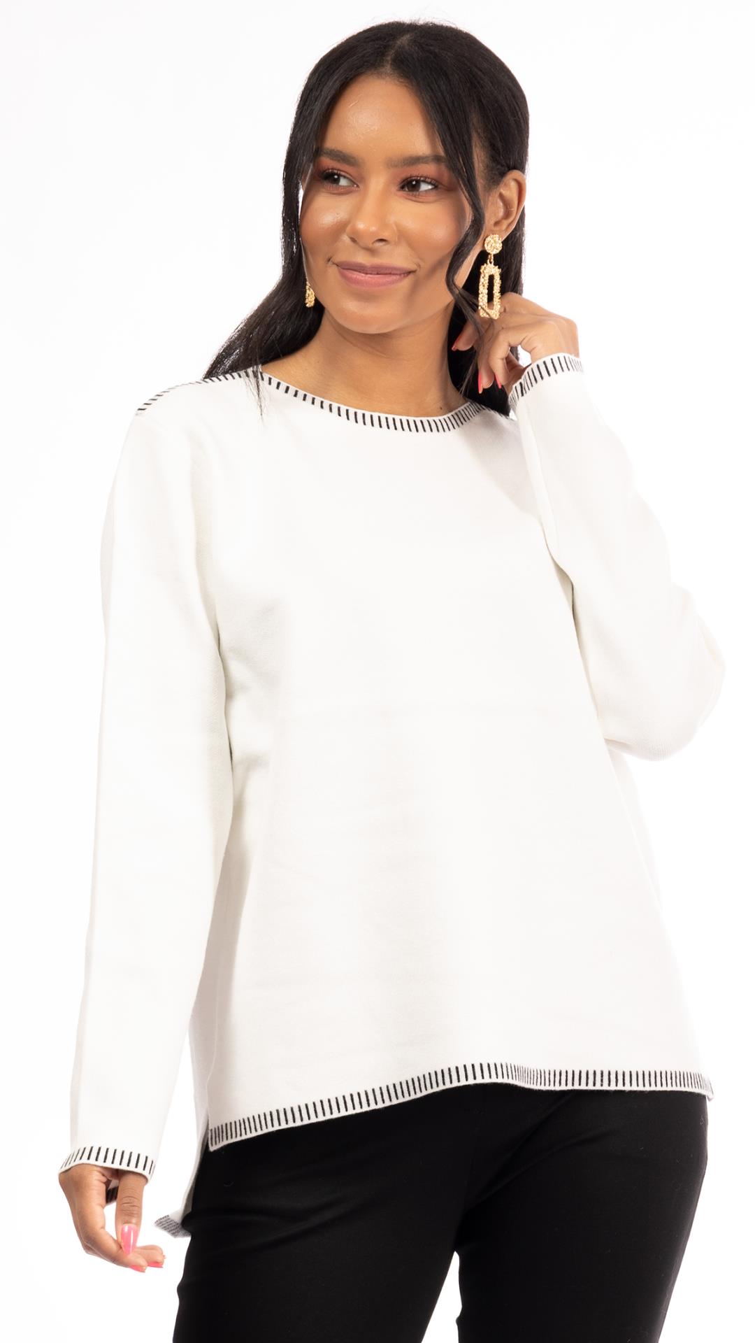 Soft wool blouse with a magical movement on the dome and on the sleeves